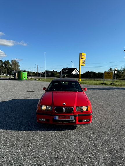 BMW 318i 2 of 8