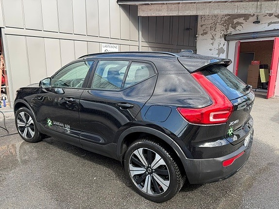 Volvo XC40 3 of 5