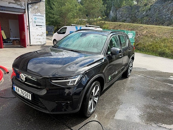 Volvo XC40 4 of 5