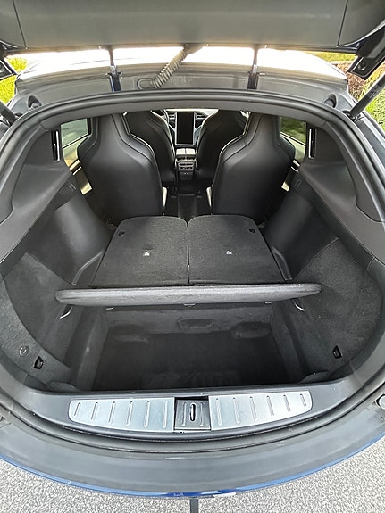 Tesla Model X 18 of 18