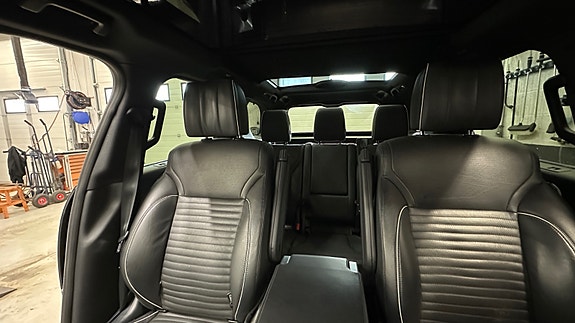 Land Rover Discovery 5 28 of 30