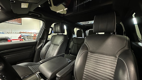 Land Rover Discovery 5 27 of 30