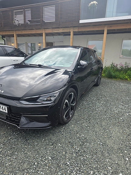 Kia EV6 4 of 5