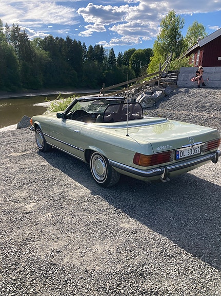 Mercedes-Benz 450 SL 2 of 5