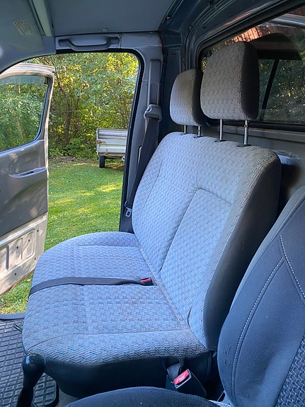 Toyota HiAce 11 of 18