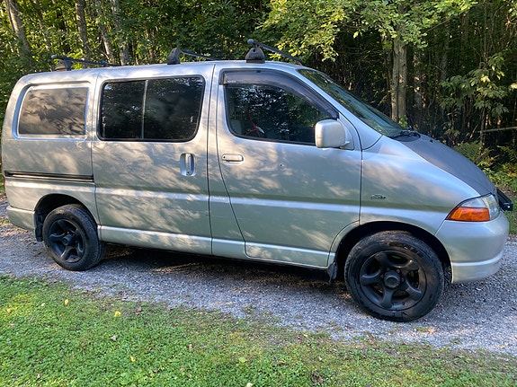 Toyota HiAce 2 of 18