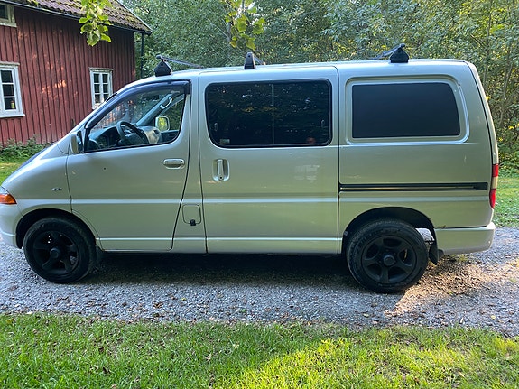 Toyota HiAce 5 of 18