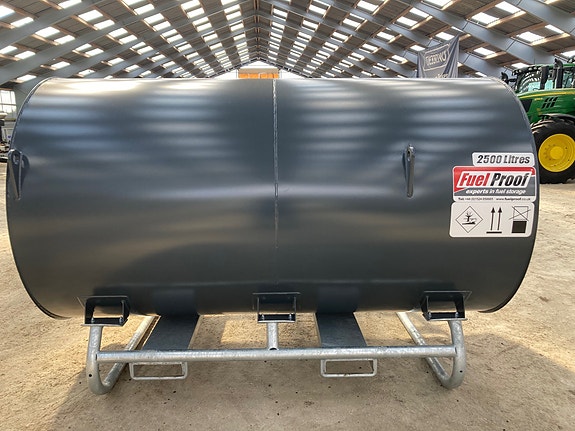Fuel Proof 2,500 Litre Fuel Store med batteri og kraftig 12v pumpe. Praktisk på byggeplassen