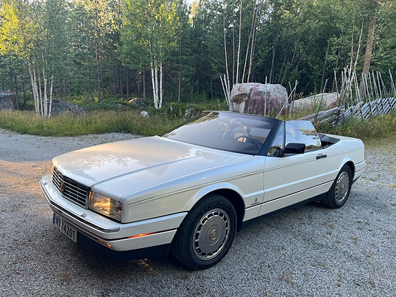 Cadillac Allante 10 of 10