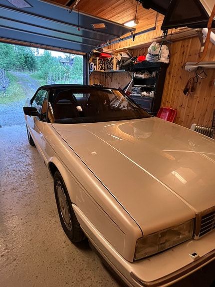 Cadillac Allante 3 of 5