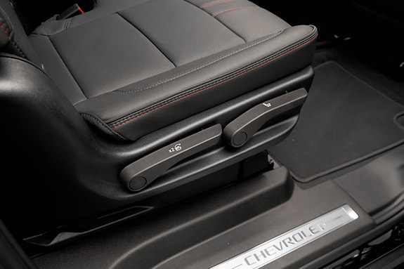 Chevrolet Suburban 10 of 30