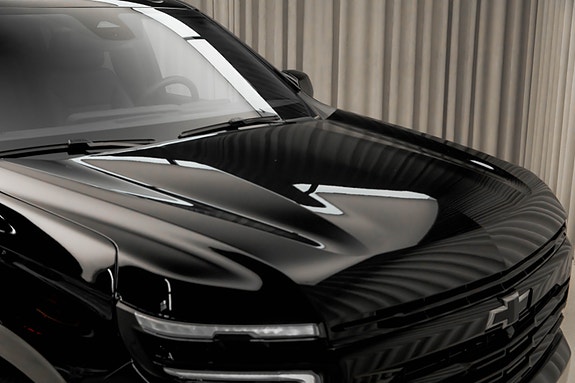 Chevrolet Suburban 4 of 30