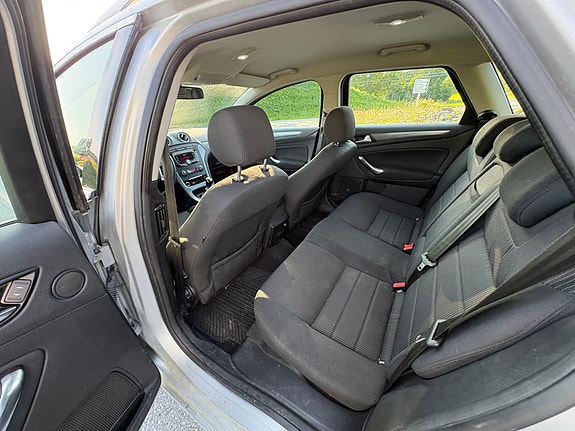 Ford Mondeo 10 of 13