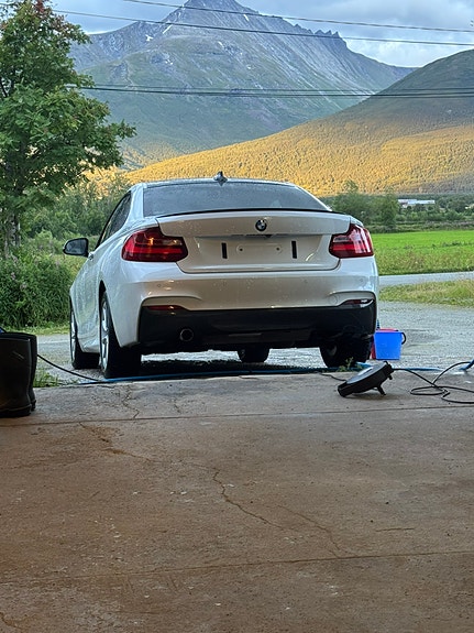 BMW 218i 10 of 22