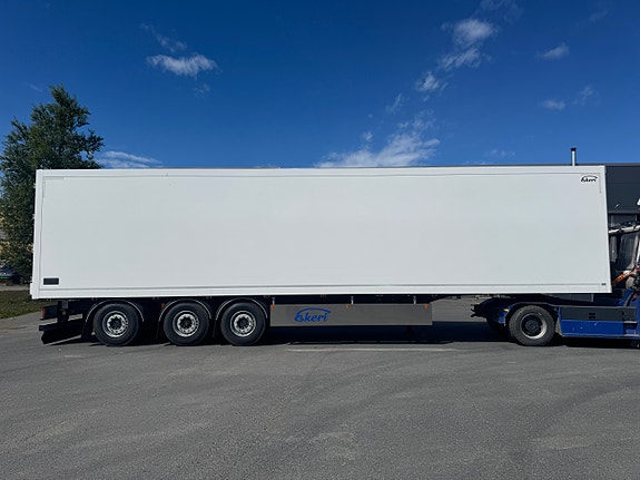 Ekeri ny stykkgodstrailer med løft og sving. 2820mm innvendig høyde. 2600 bredde. Bra med verktøykasser. Traileren er klar til levering. 3 of 4
