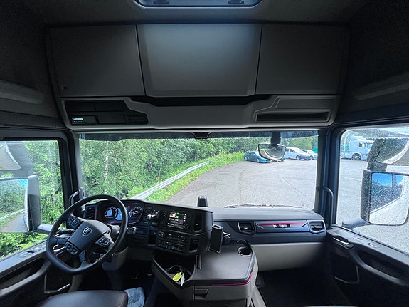 Scania R590 Highline 8 of 10
