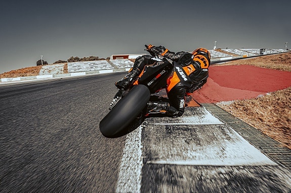 KTM 1290 Super Duke RR 6 of 15