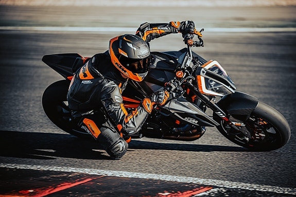 KTM 1290 Super Duke RR 4 of 5