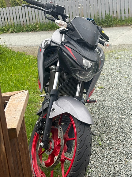 Suzuki Gsx-s 2 of 5