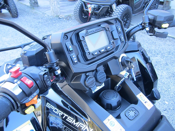 Polaris Sportsman X2 570 EPS LE 8 of 11