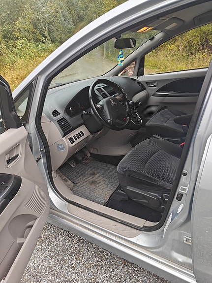 Mitsubishi Grandis 10 of 11