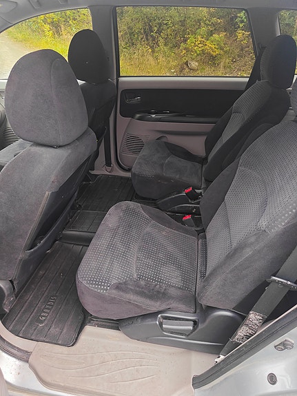 Mitsubishi Grandis 8 of 11
