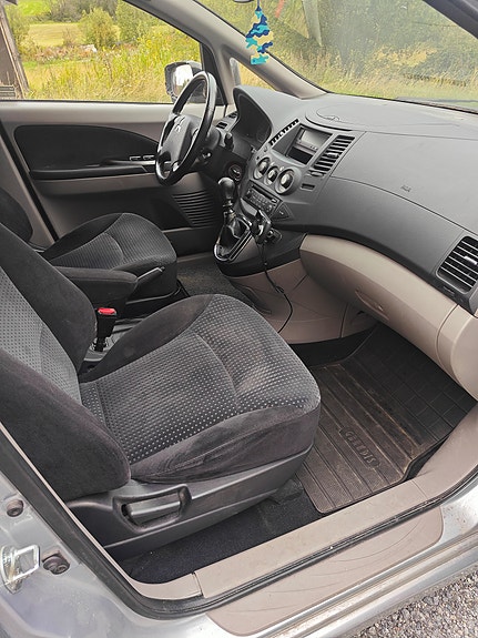 Mitsubishi Grandis 5 of 11