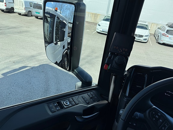 Scania R590 Tridem 13 of 15