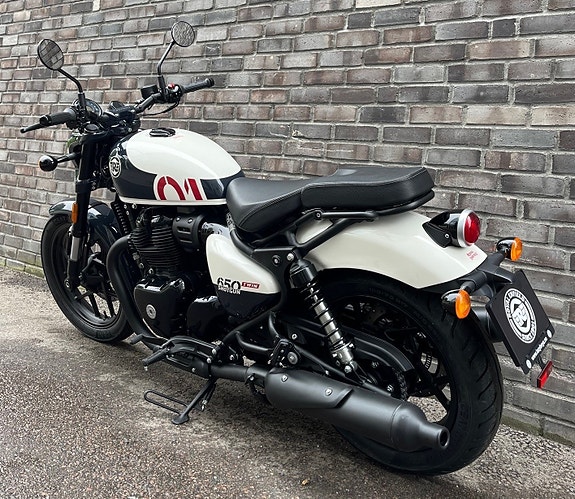 Royal Enfield Shotgun 650 12 of 15