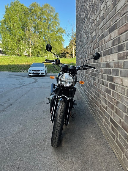 Royal Enfield Interceptor 650 4 of 5