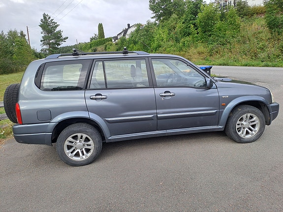 Suzuki XL7 4 of 8