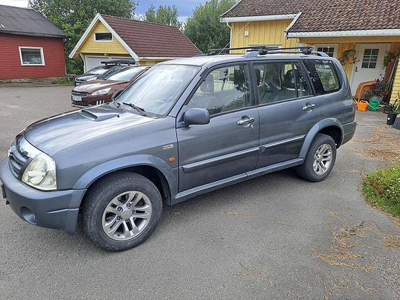 Suzuki XL7 5 of 8
