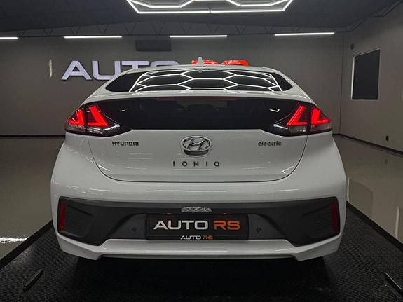Hyundai IONIQ 8 of 23