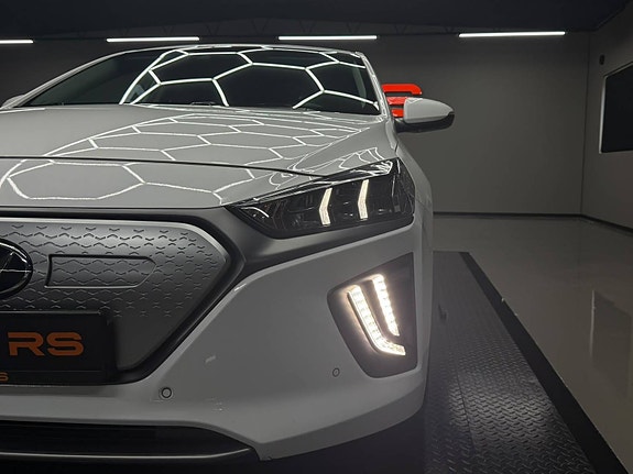 Hyundai IONIQ 4 of 23