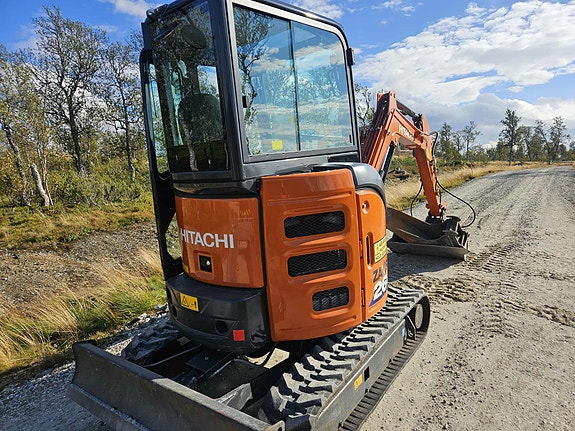 Hitachi ZX26u 4 of 5