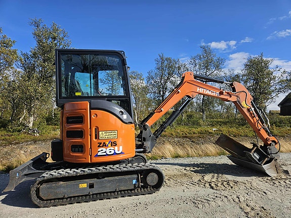 Hitachi ZX26u 2 of 5