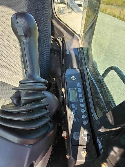 Hitachi ZX26u 11 of 15