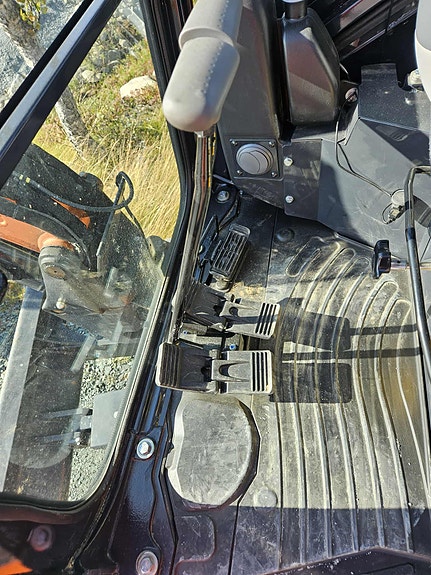 Hitachi ZX26u 8 of 15