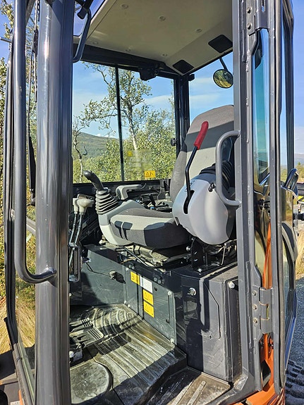 Hitachi ZX26u 14 of 15