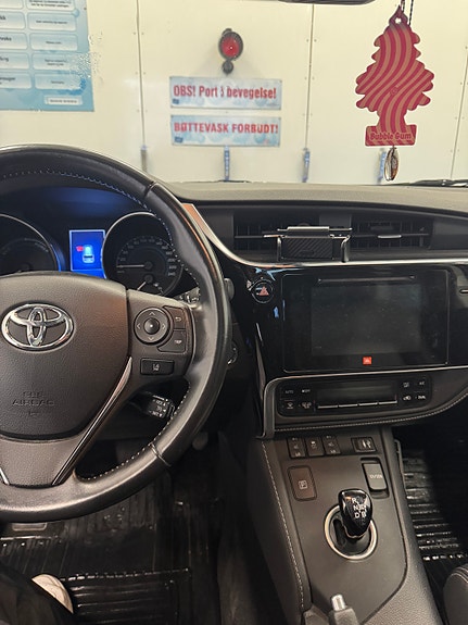 Toyota Auris 6 of 9