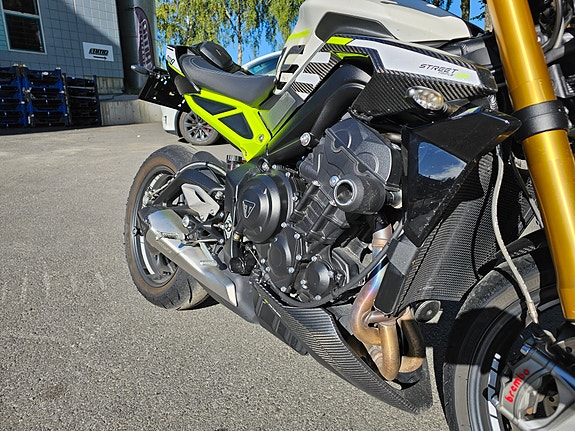 Triumph Street Triple MOTO2 Edition 7 of 11