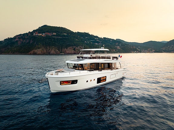 NYHET Beneteau Swift Trawler 54