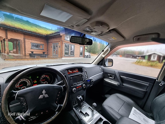 Mitsubishi Pajero 3 of 4