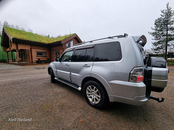 Mitsubishi Pajero 2 of 4
