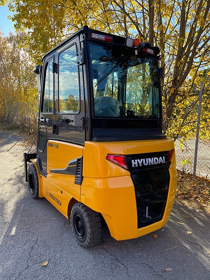 Hyundai 35B-9U 3 of 5