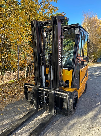 Hyundai 35B-9U 4 of 5