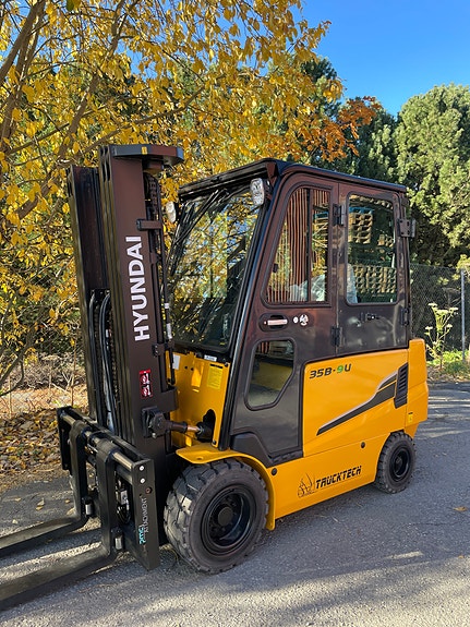 Hyundai 35B-9U 2 of 5