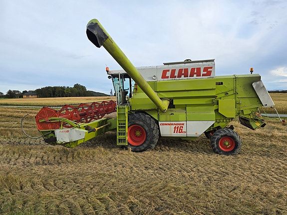 CLAAS Commandor 116 cs 2 of 4