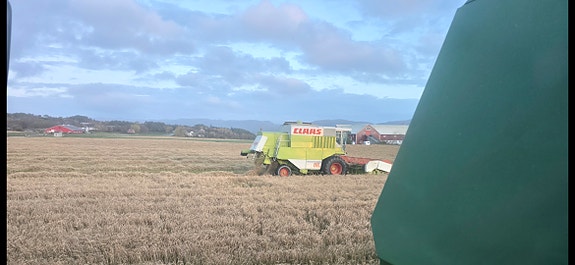 CLAAS Commandor 116 cs 3 of 4