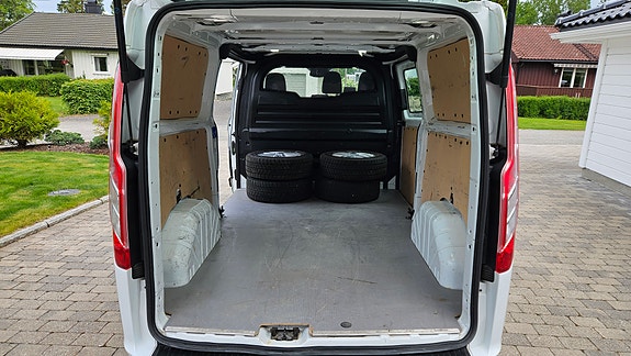 Ford Transit Custom 12 of 20